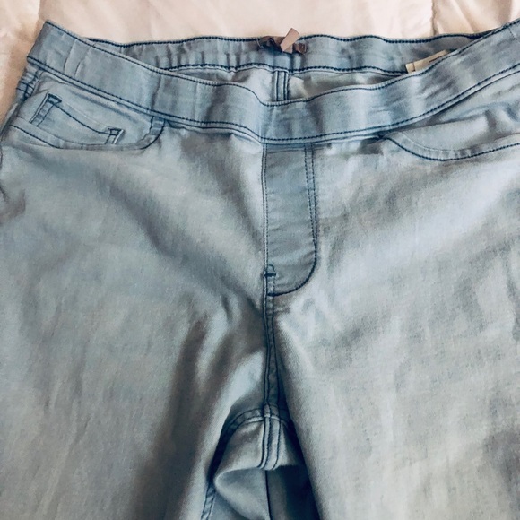 Lightwash denim - Picture 2 of 2